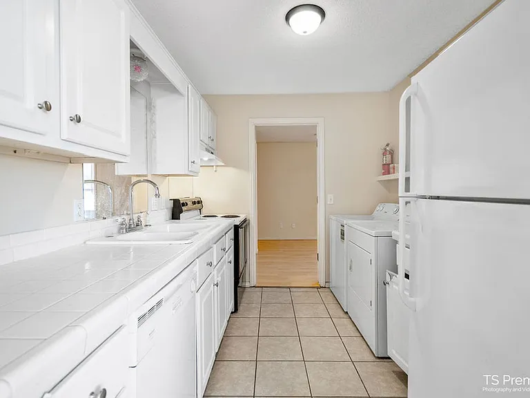 950 N Lindell Ave #1-16 — Photo 3