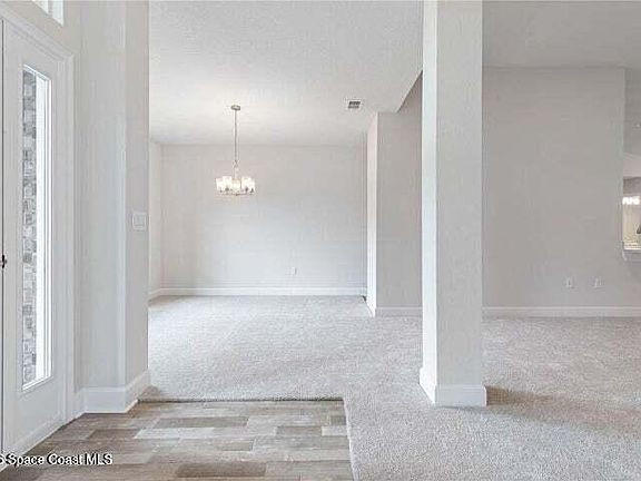 3rd image of 930 Palo Alto St SE