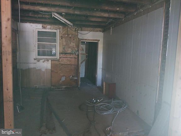 5th image of 319 Furrow St