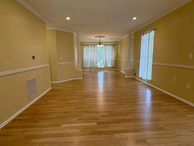 32 Marion Dr — Photo 8