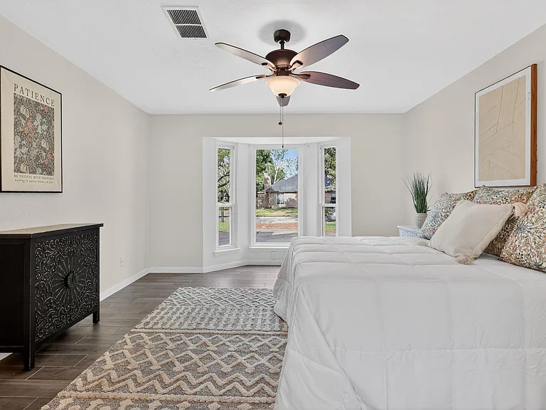 417 W Hillary Cir — Photo 36