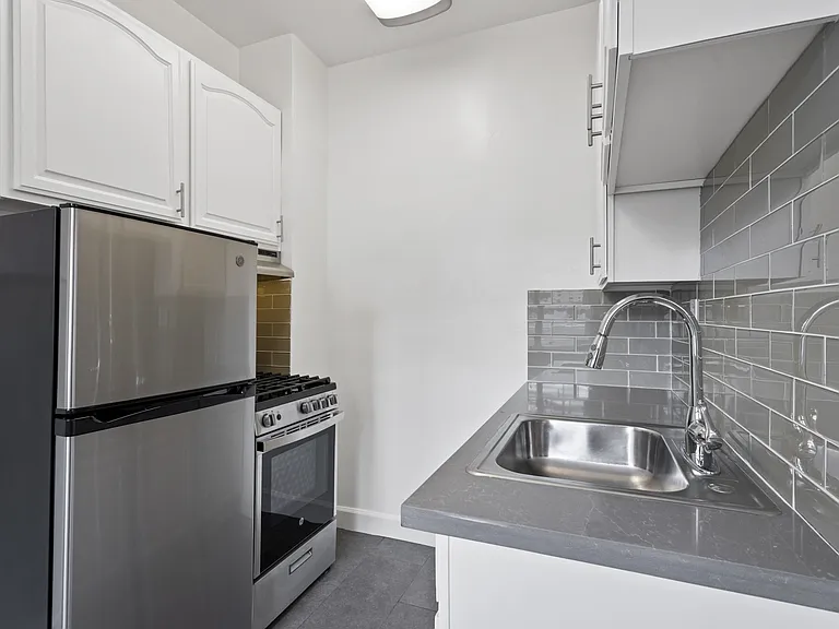 The Langham Apartments — Photo 12