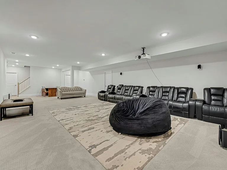 63 Samuel Way — Photo 33