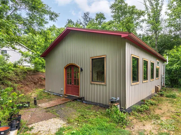 20 Frontier Ct, Asheville, NC 28805