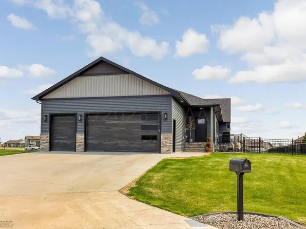 802 Eagle Ct, Mapleton, ND 58059