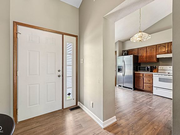 4th image of 7831 Bayridge Dr