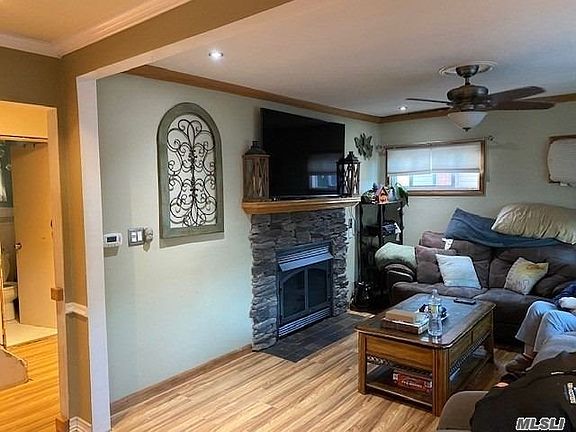 4th image of 382 Coolidge Ave