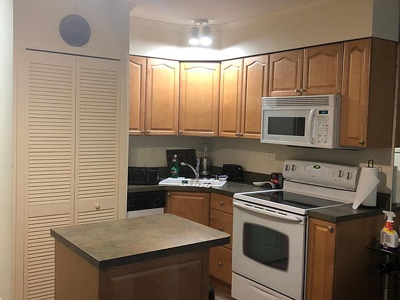 2nd image of 1901 Prytania St APT 18