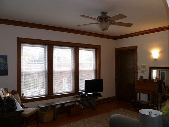 3rd image of 3624 N Greenview Ave APT 1E