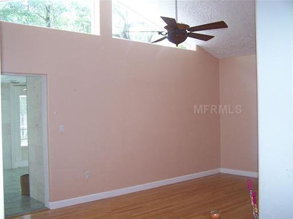 4th image of 10 Oak Ln