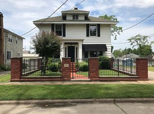 205 W 5th St, Benton, IL 62812