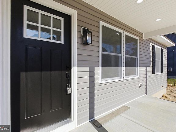 2nd image of 826 S Glebe Rd