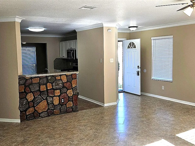 3103 Barkers Crossing Ave — Photo 8