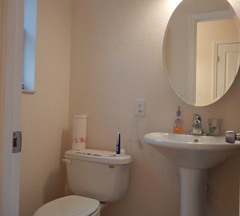 Pedastal sink