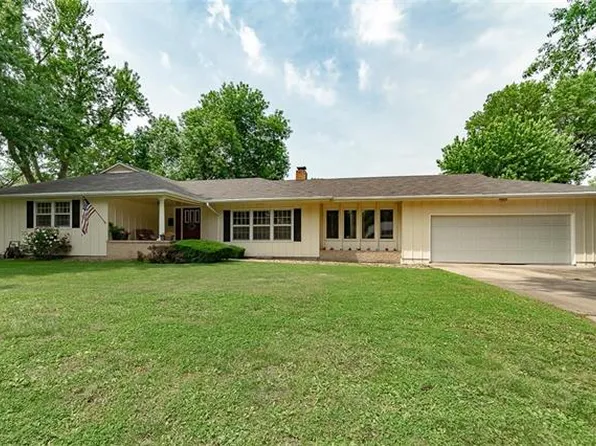 315 E Jackson Ave, Garnett, KS 66032