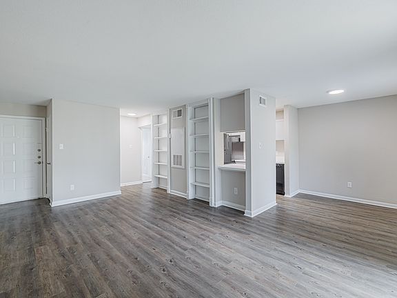 2nd image of 1111 Golfview Dr #107