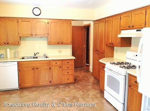 4th image of 26670 Highview Ave
