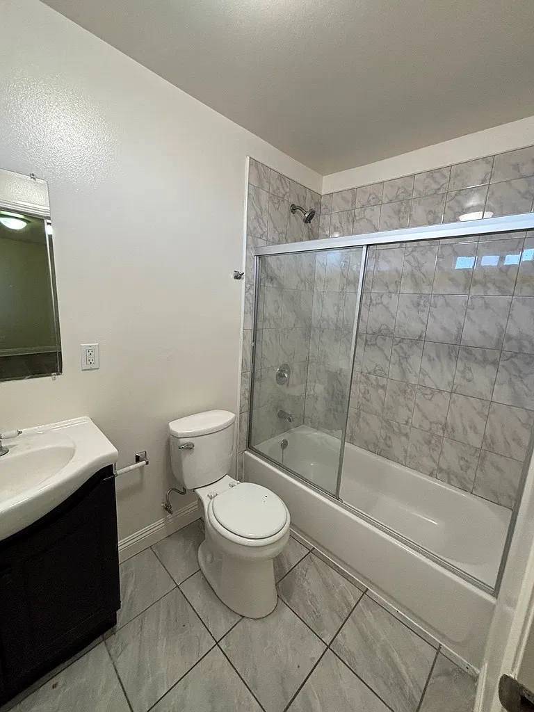5 bed, 1840 sqft, $4,200 — Photo 4
