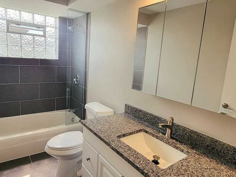 5210 N Reserve Ave #2E — Photo 9