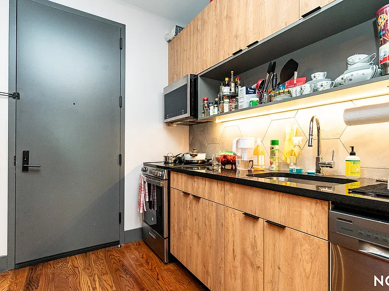 1461 Gates Ave #3H — Photo 6