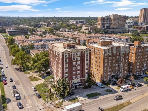 323 Emanuel Cleaver Ii Blvd APT 3D, Kansas City, MO 64112