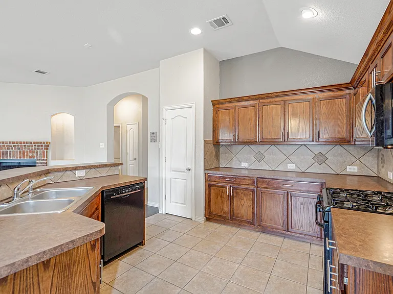 6528 Sierra Madre Dr — Photo 2