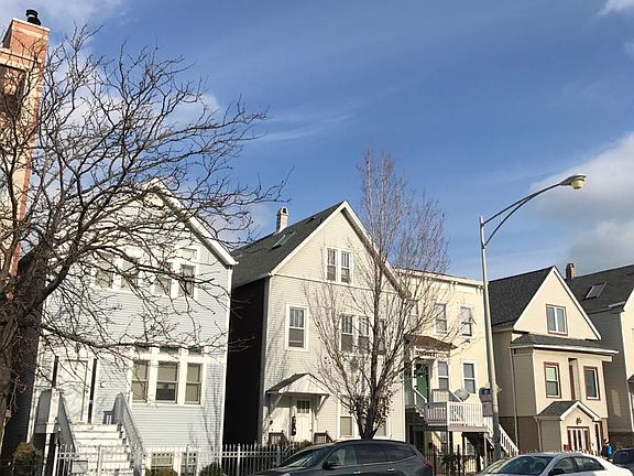 2nd image of 1534 W Diversey Pkwy APT 1F