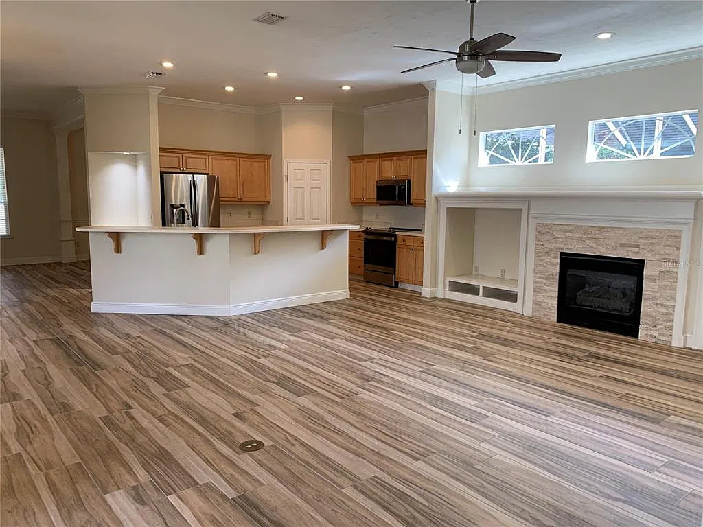 3 bed, 2.0 bath, 2225 sqft, $2,950 — Photo 3