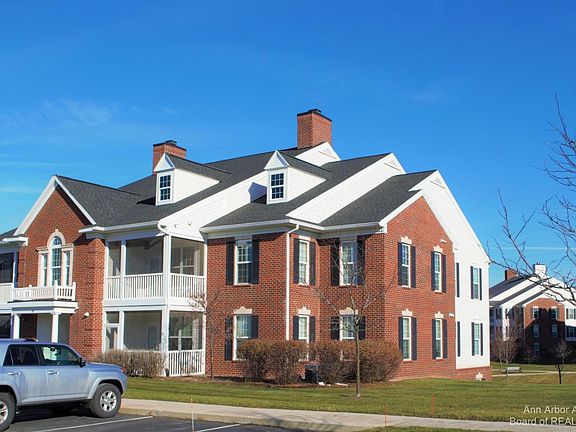 2nd image of 1010 W Summerfield Glen Cir