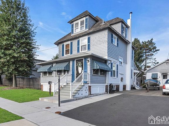 3rd image of 19 Scott Ave