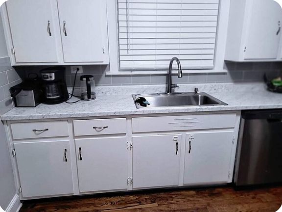 2nd image of 1009 Westview Dr #1
