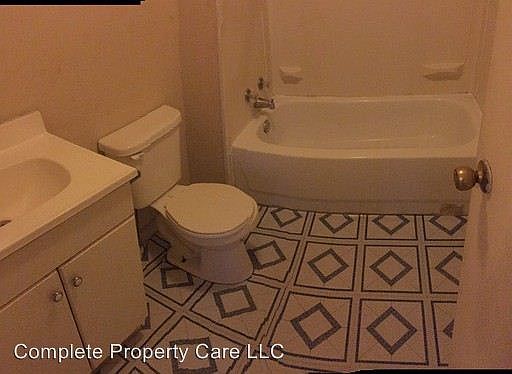 5th image of 315 N Elm St