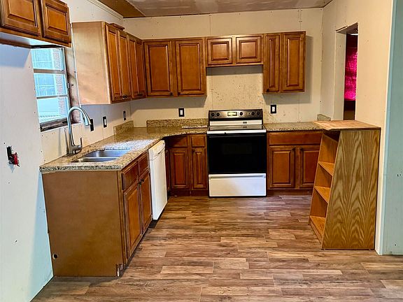 2nd image of 203 Lary St