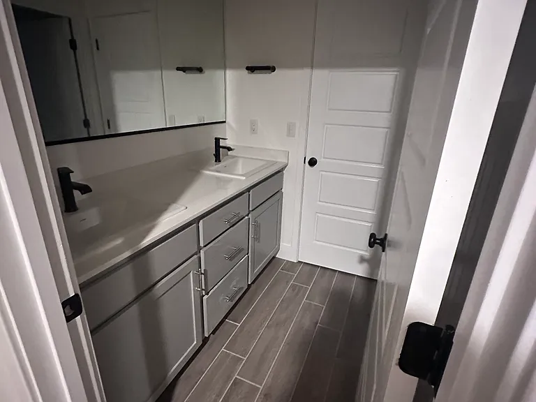 Bathroom between room 1&2
