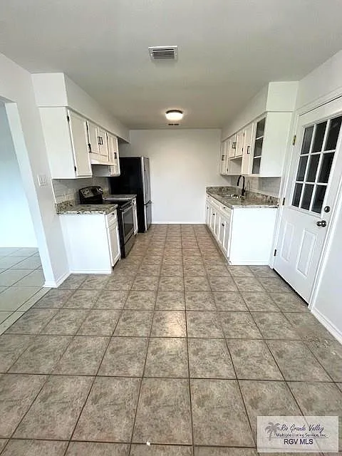 3 bed, 2.0 bath, 1129 sqft, $1,350 — Photo 4