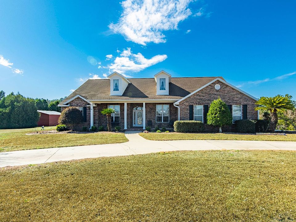 1st image of 1025 NW Blackberry Cir