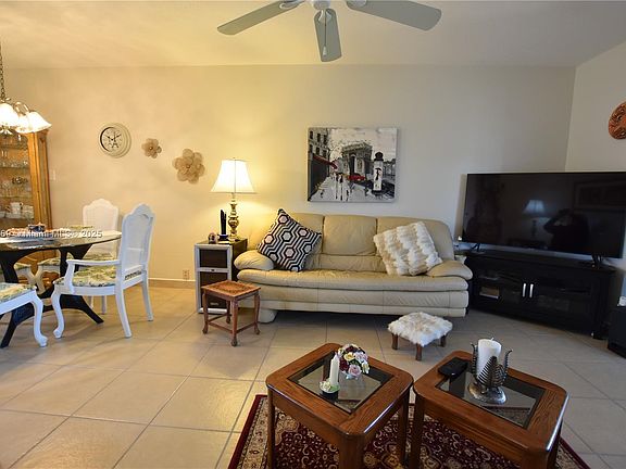3rd image of 2981 Crosley Dr W APT A