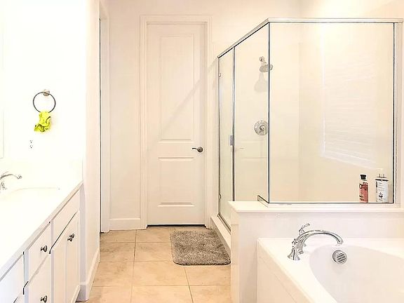 4th image of 1094 Yucca Dr