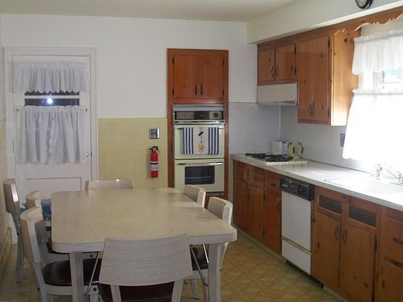 2nd image of 224-226 Elwood Ave E