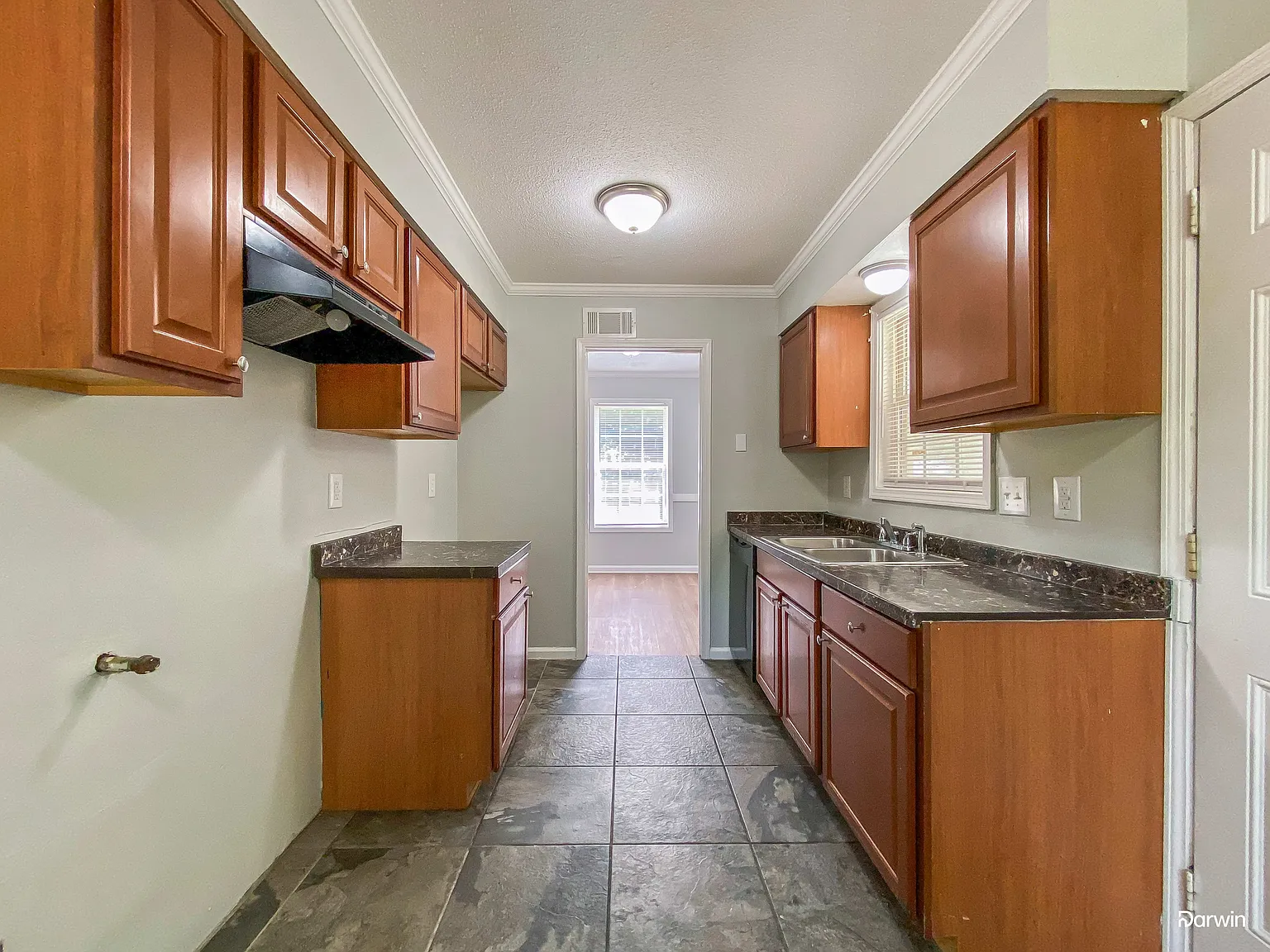 3 bed, 2.0 bath, 1312 sqft, $1,270 — Photo 3