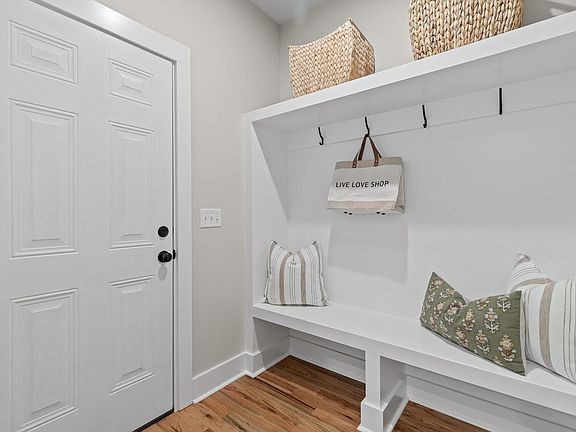 4th image of 23 Kenwood Cir