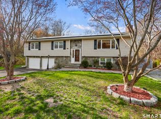 40 Winthrop Place, Monroe, CT 06468
