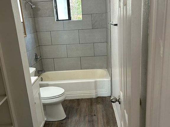 2nd image of 301 Wisconsin St NE