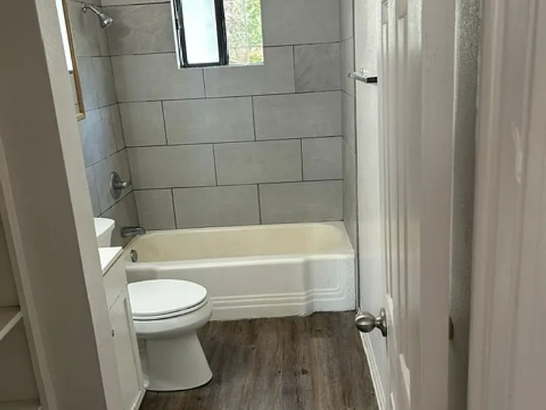 301 Wisconsin St NE — Photo 2
