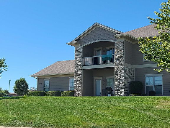 2nd image of 2606 NE Oak Dr Unit 3