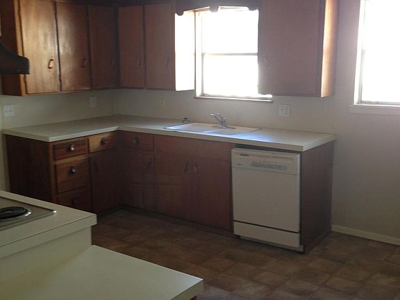 3rd image of 1621 S Main Ave