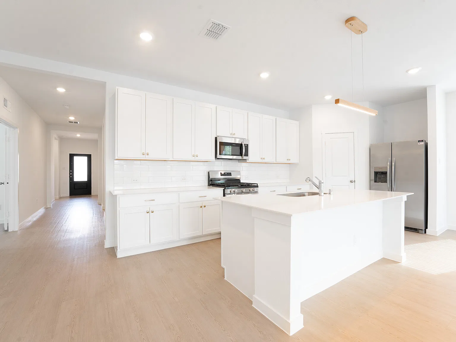 4 bed, 2062 sqft, $2,500 — Photo 4