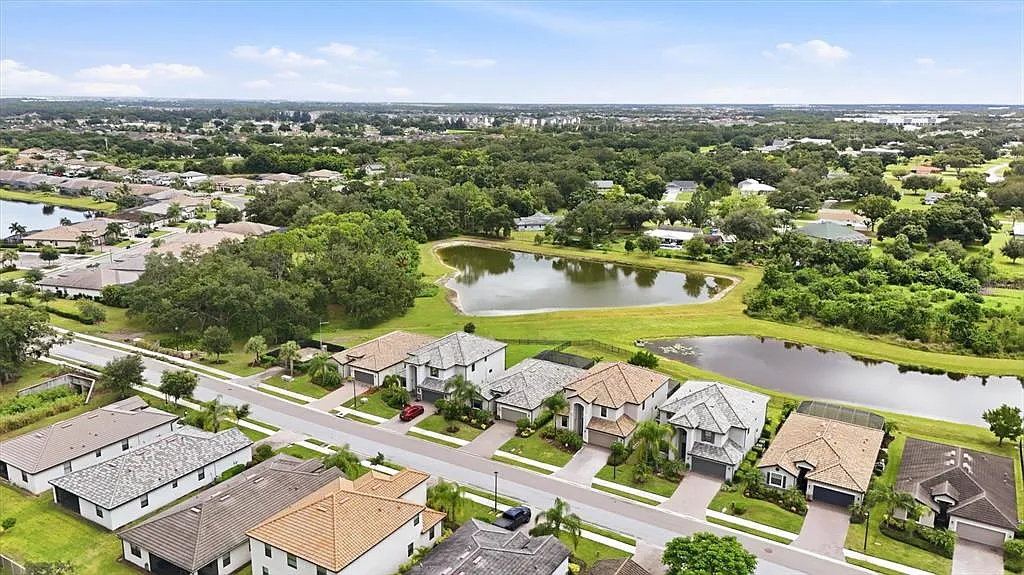 5 bed, 3.0 bath, 3257 sqft, $6,040 — Photo 3