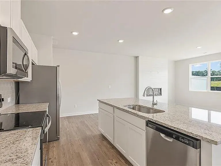 2020 Underwood Dr — Photo 2