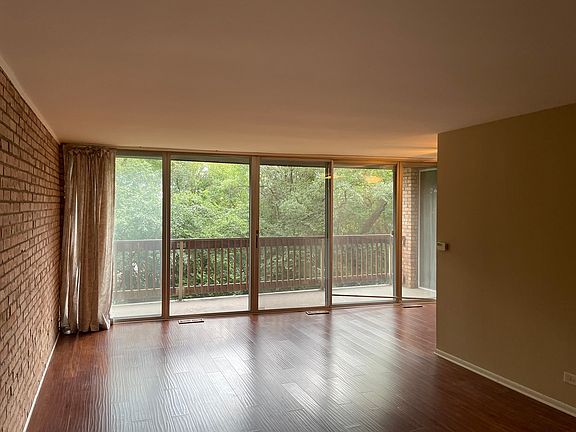 3rd image of 5500 Hillcrest Ln APT 1F